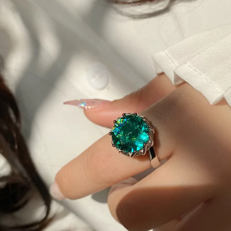 

Exaggerate 10 carat 22 new style twining lotus micro inlaid ring, noble, light, luxurious, senior, cold temperament