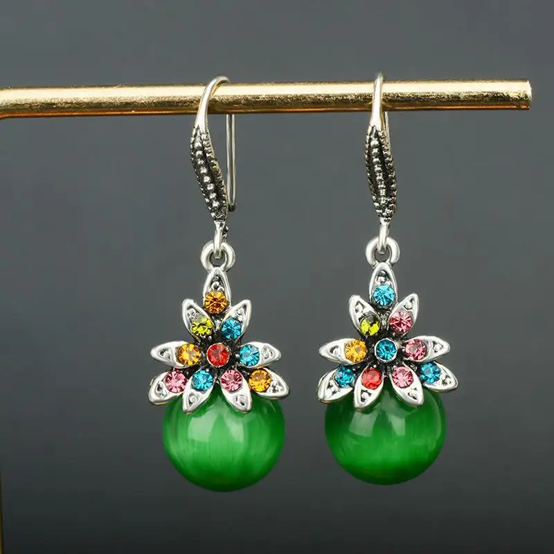 

Natural Green Chalcedony Hand Carved Water Drop Earrings Fashion Boutique Jewelry Men's and Women's Cat's Eye Inlaid Earrings