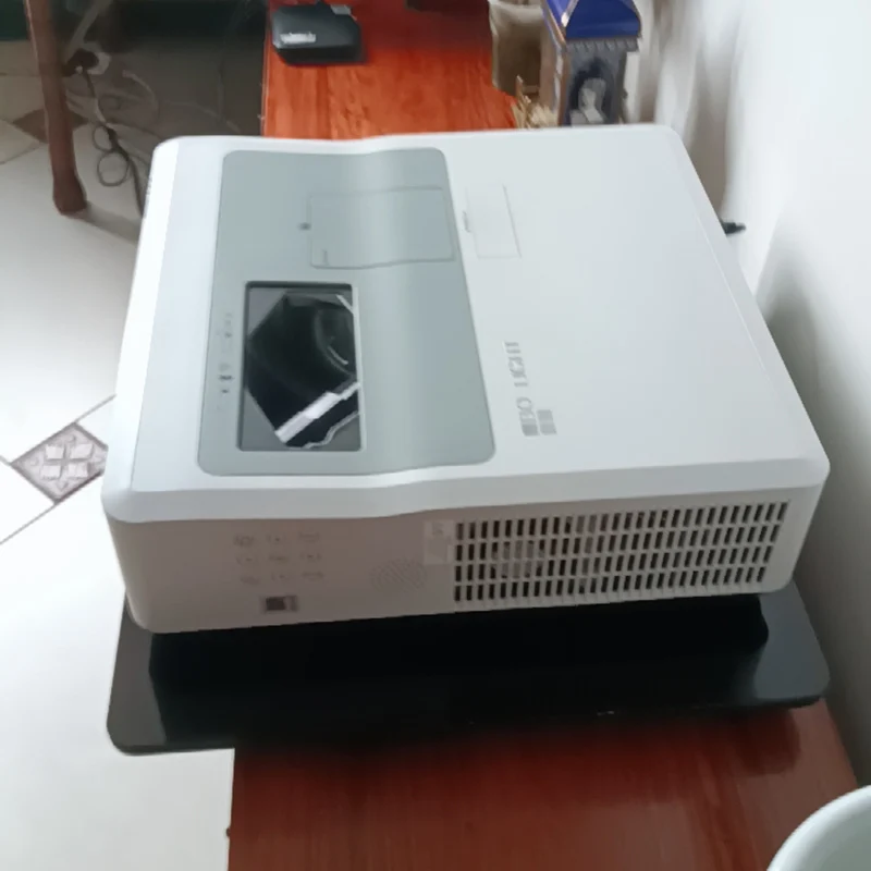 Телескопическая платформа для проектора с ультракоротким фокусом