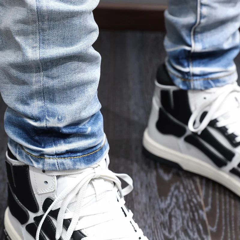 High Street Fashion Men Jeans Retro Light Blue Elastic Skinny Fit Ripped Jeans Men Leather Patched Designer Hip Hop Brand Pants