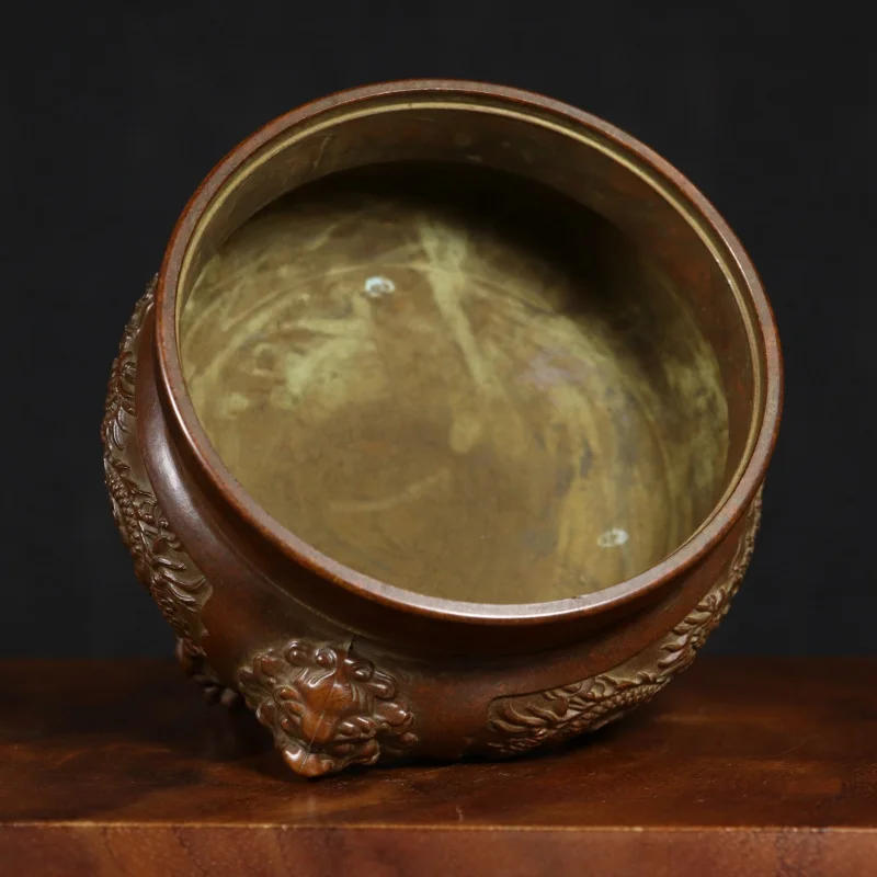 Медная трехногая курильница с ухом льва