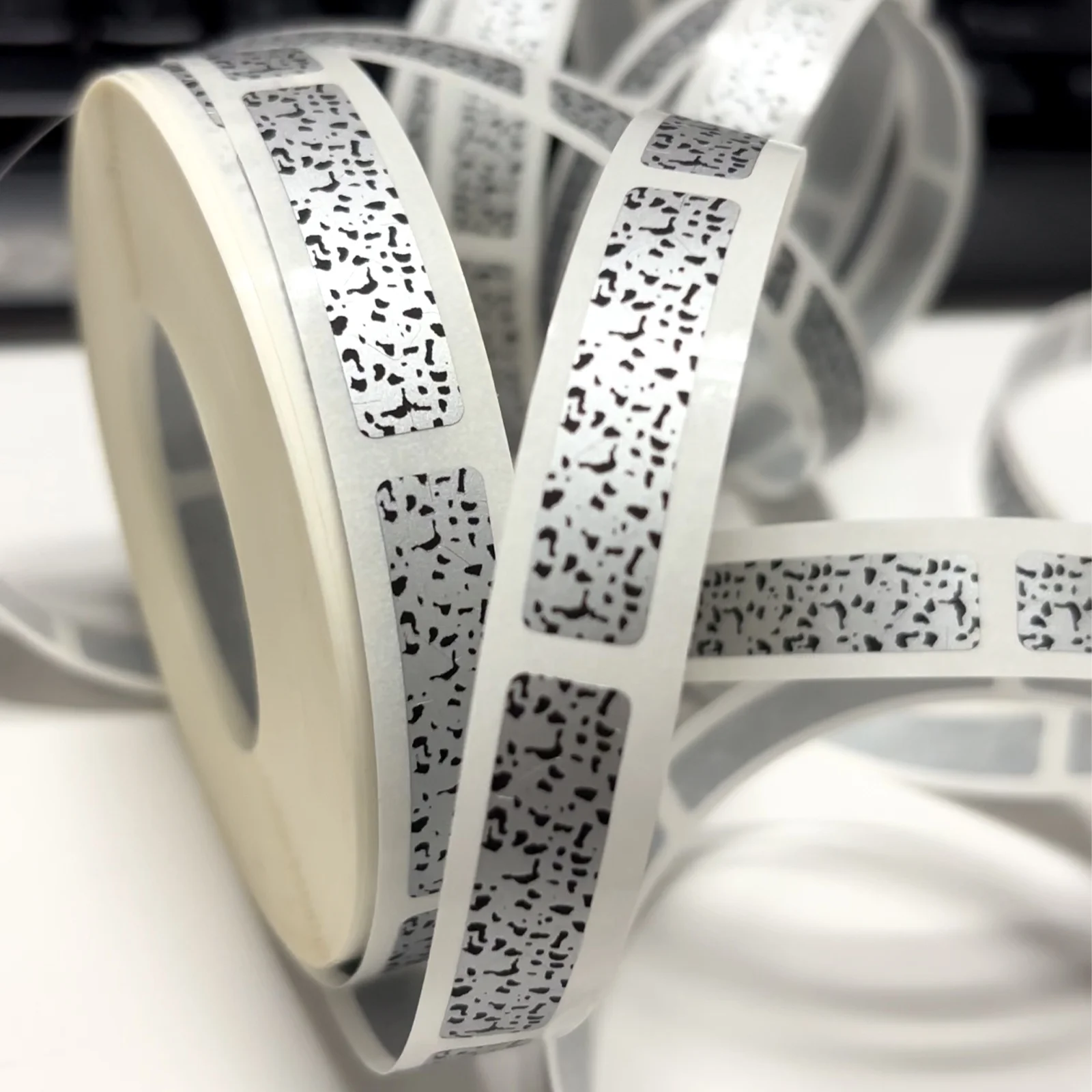 

Серебряные скретч-наклейки 8*35 мм 1000 шт.