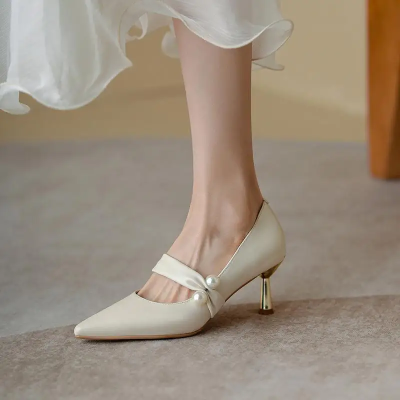 

2023 Womens Fashion Pointy Toe Pearls Decor Leather Shoes Elegant Kitten Mid Heels