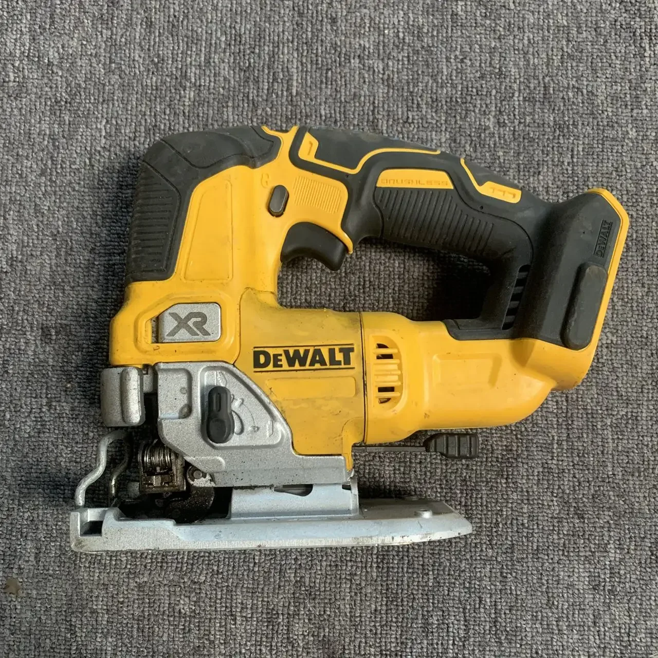 DEWALT DCS334N 18V XR бесщеточный лобзик только б/у