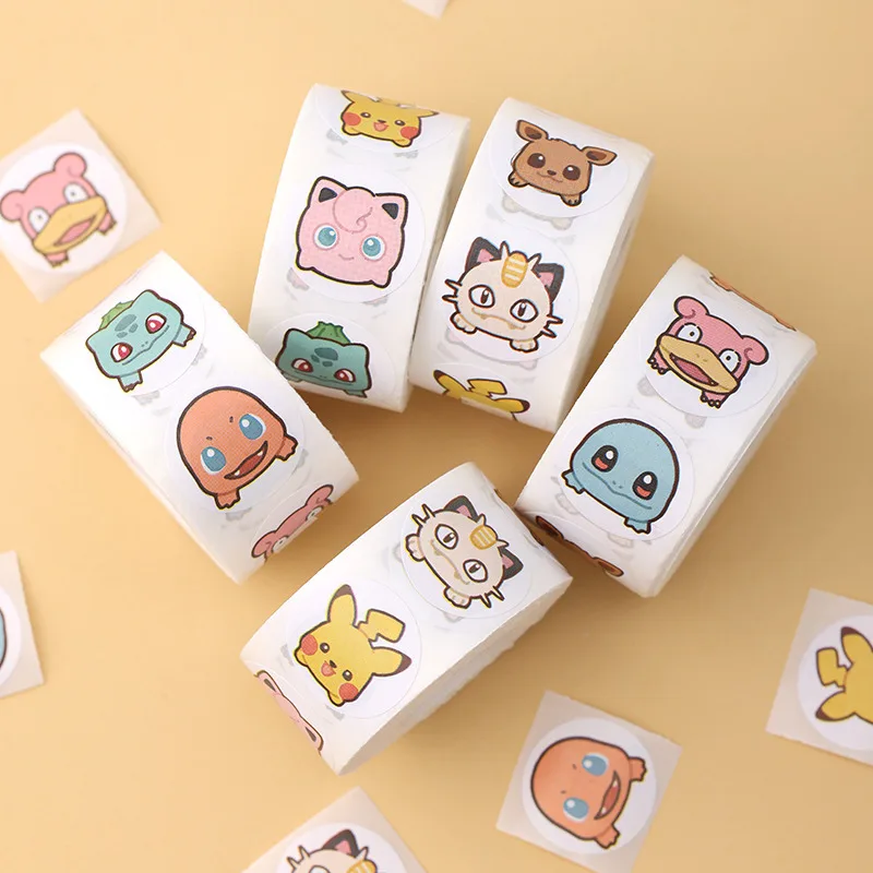 500Pcs Anime Cute Pokemon Stickers Kawaii Pikachu Charizard Round Seal Stickers Rotoli Adesivi Graffiti Bagagli Adesivi Giocattoli