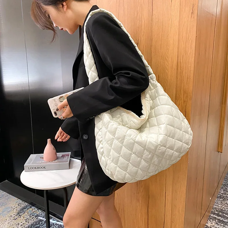 

2022 Lattice Pattern Shoulder Bag Space Cotton Handbag Women Large Capacity Tote Bags Feather Padded Ladies Quilted Shopper Bag