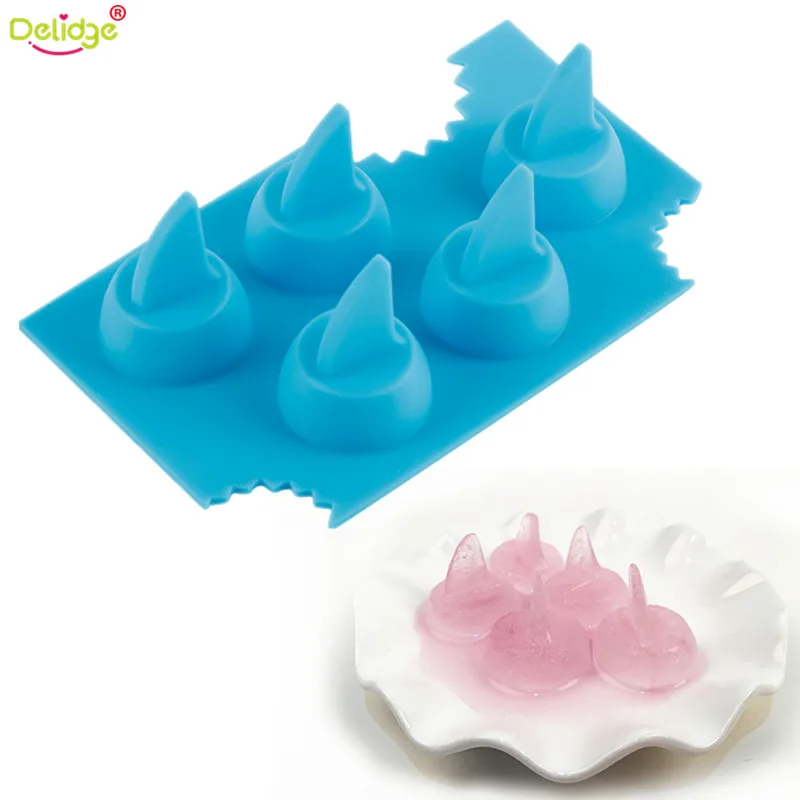 

1 Pc 5 Holes Creative Shark Shape Ice Mold Silicone DIY Drink Shark Fin Shape Ice Cube Freeze Mold Kitchen Tools
