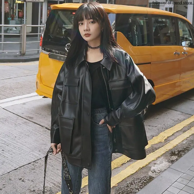 Женская кожаная куртка средней длины