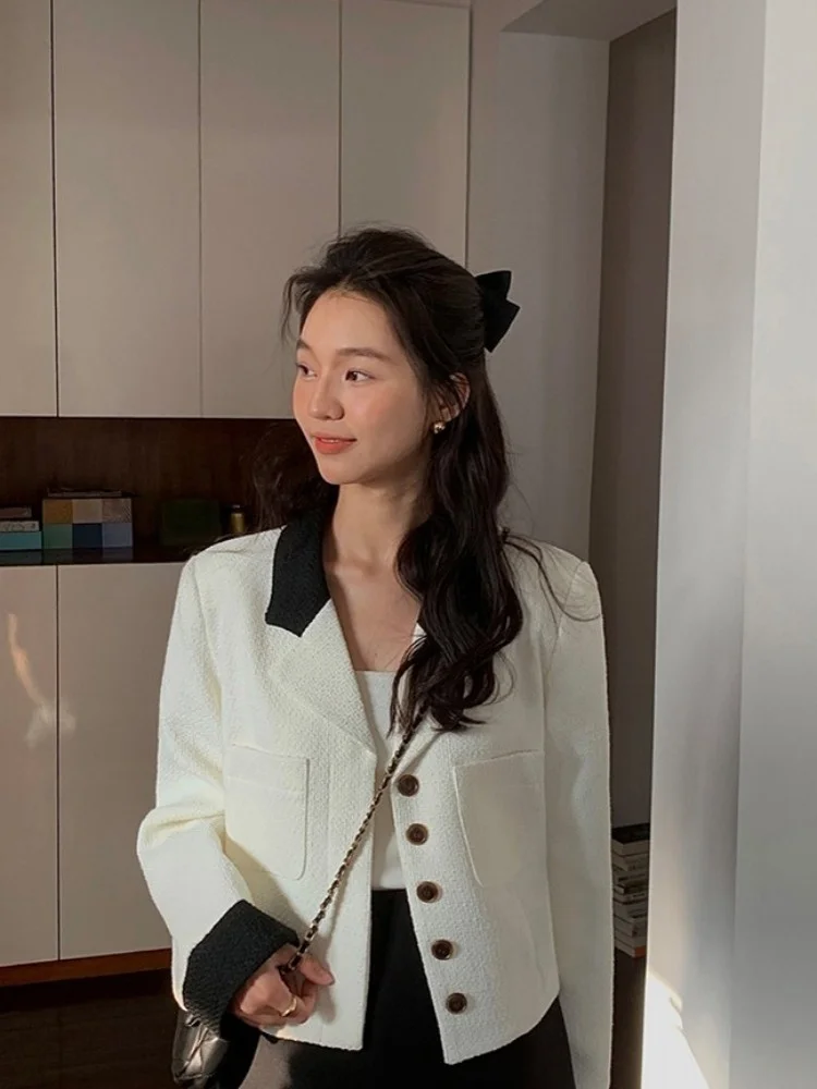 Рисунок 2 - Женский твидовый костюм во французском стиле