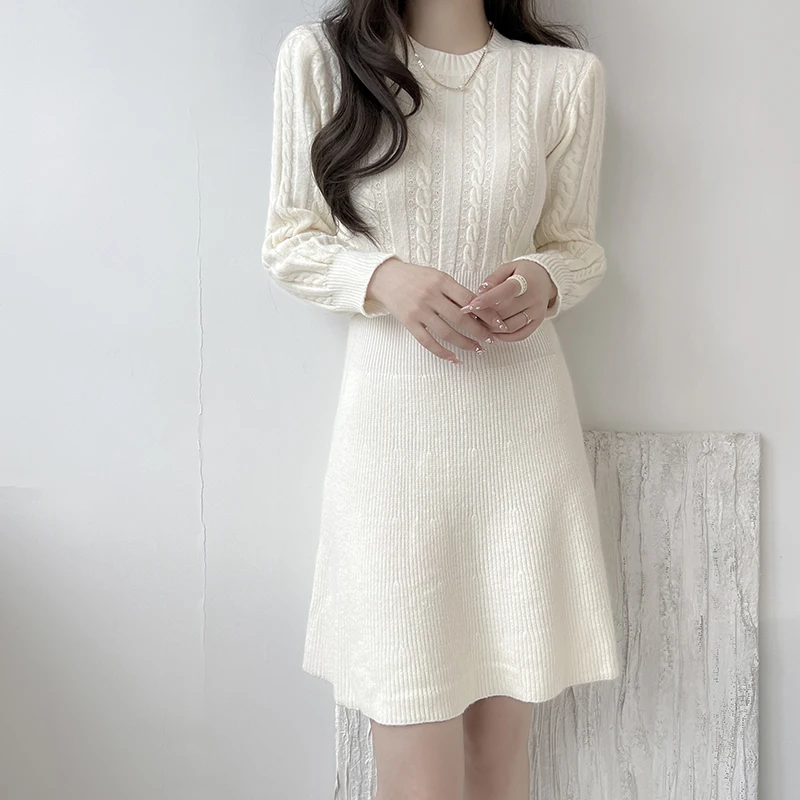 

Autumn and Winter 2023 New Vintage Fried Dough Twists Knitted Dresses Show Temperament by Closing the Waist