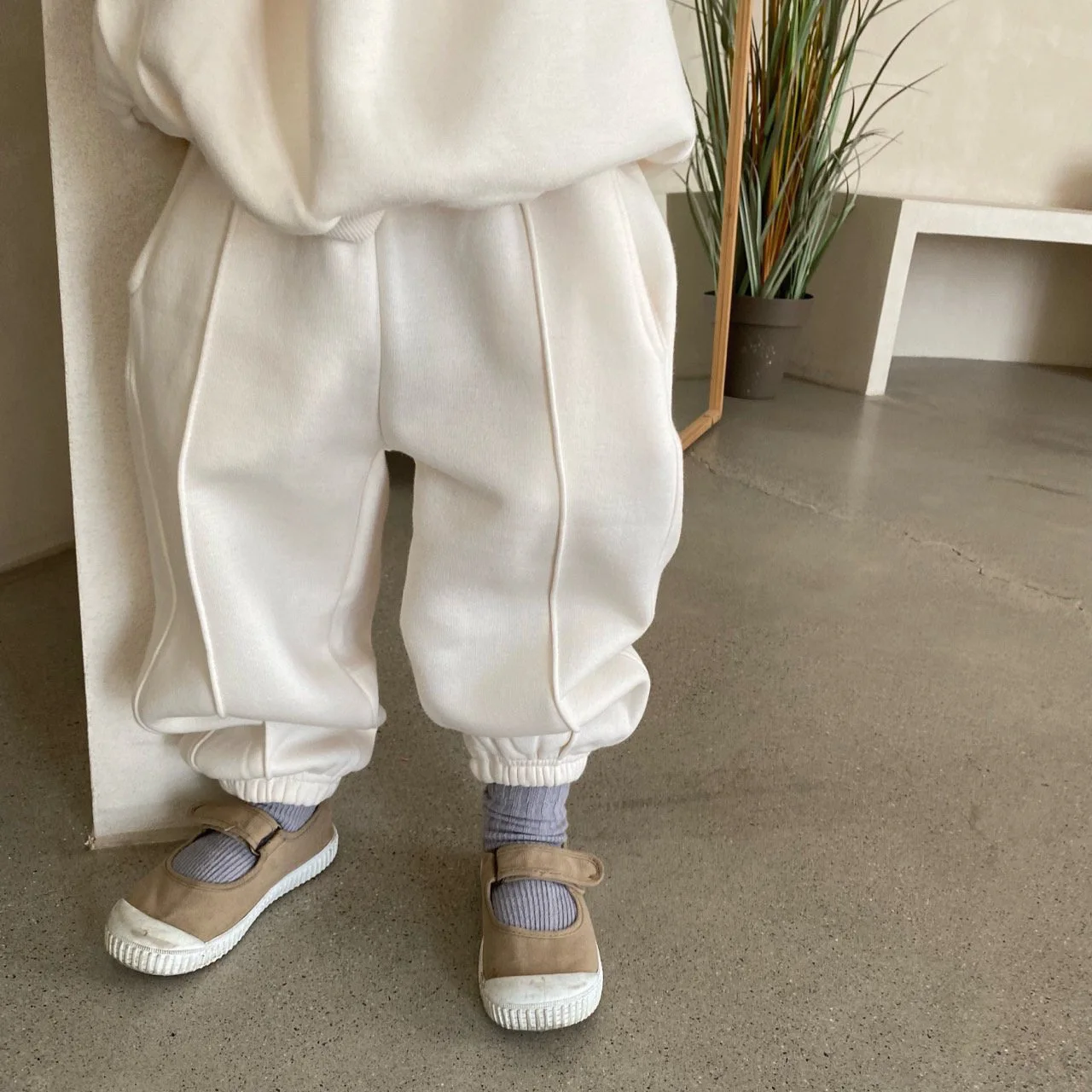 

Kids Simple Solid Pants Loose Plush Harem Pants Unisex Basic Minimalist Trousers For Small Children Girl Cotton Warm Sweatpants