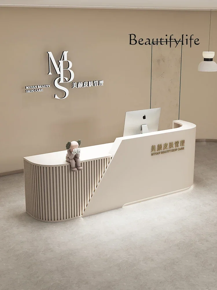 Касса для салона красоты магазин одежды простой современный стол приема