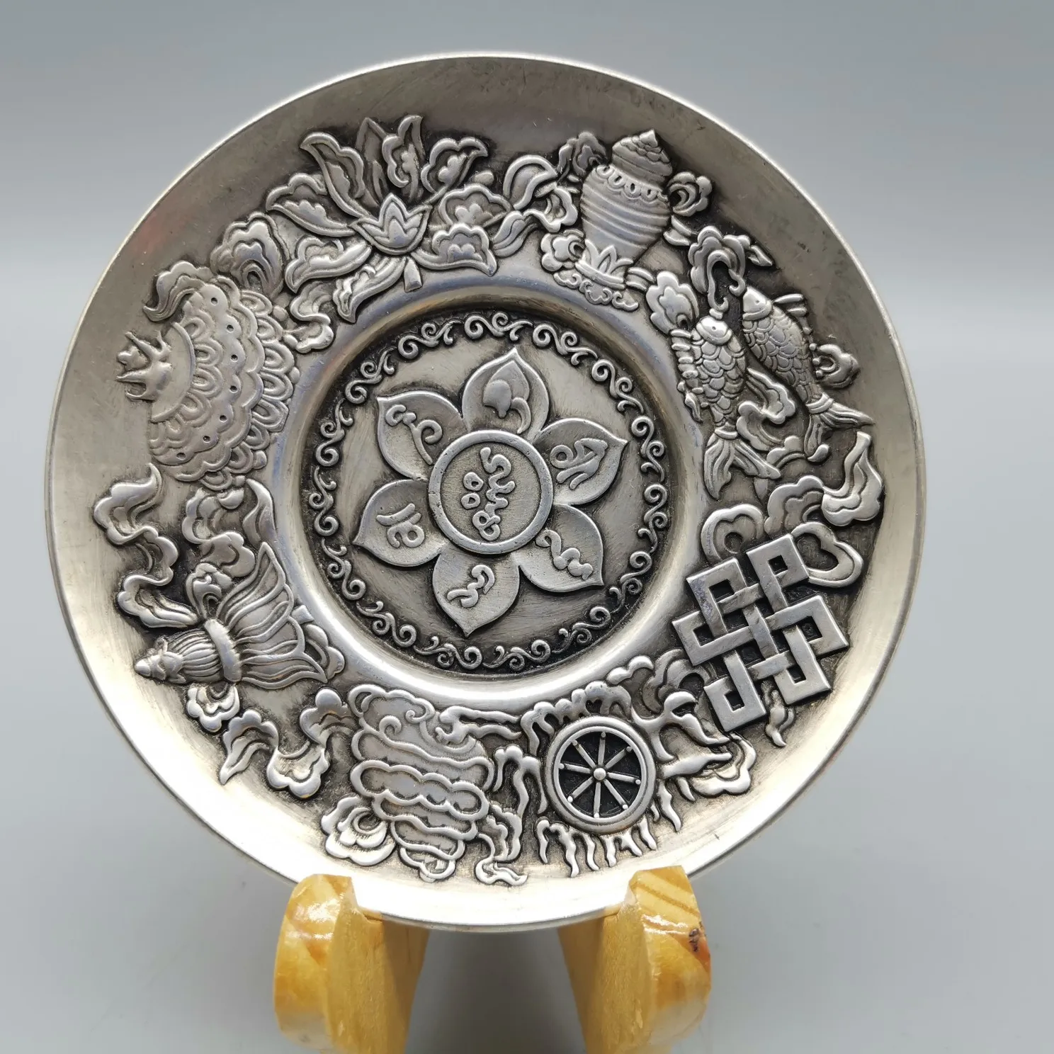

Free Delivery Collect China Elaboration Tibet Silver Engrave Propitious“Eight Treasures”Dish Metal Crafts Home Decoration