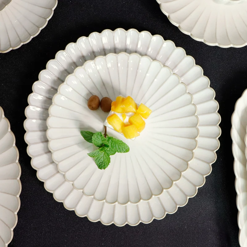 

Japanese ceramic dishes, home creative dishes, ins style steak Western dishes, retro white chrysanthemum dishes, cutlery
