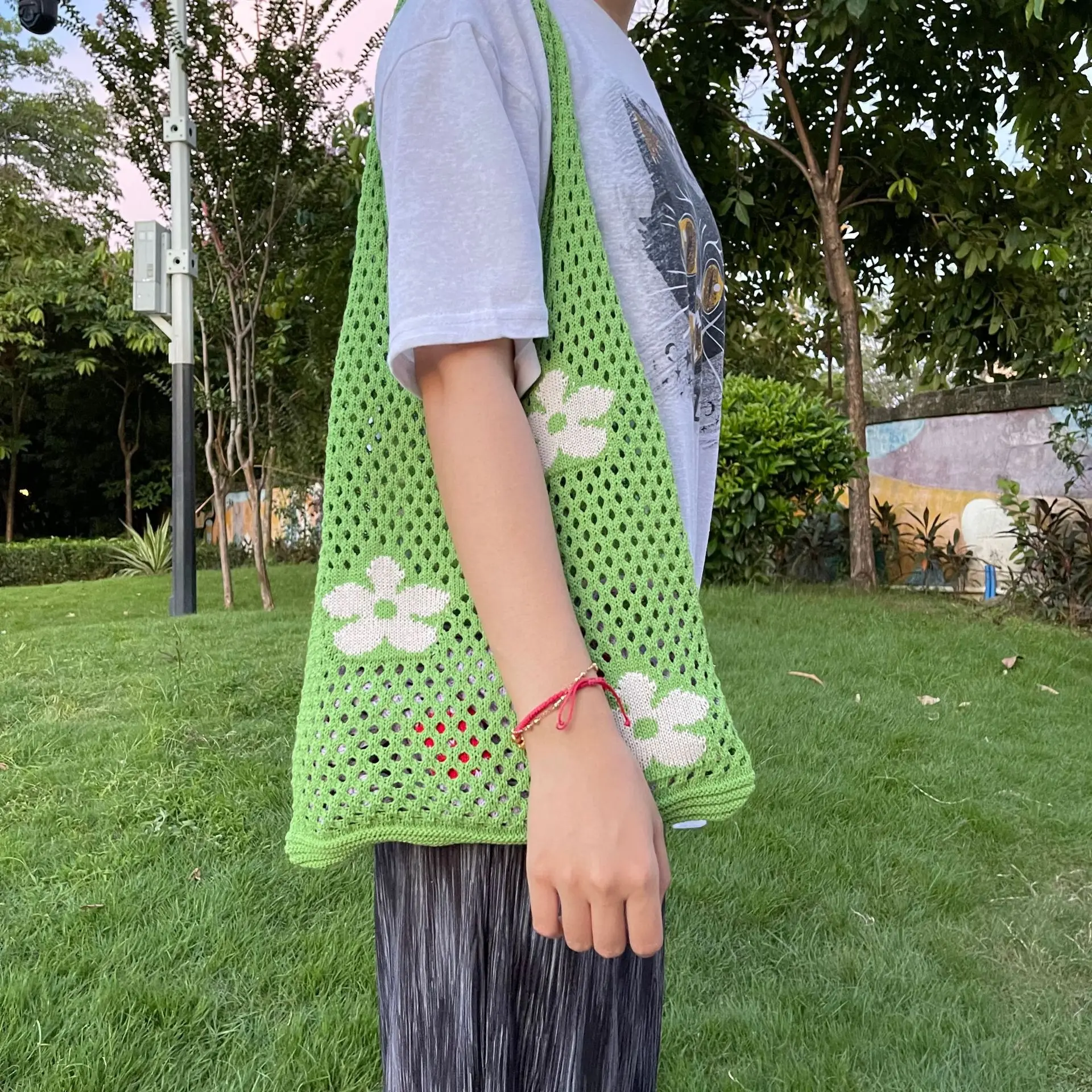 

Summer Flower Handbag Women's Knitted Shoulder Bag Ins Large Capacity Shopping Tote Simple Woven Hollow Mesh Beach Bags