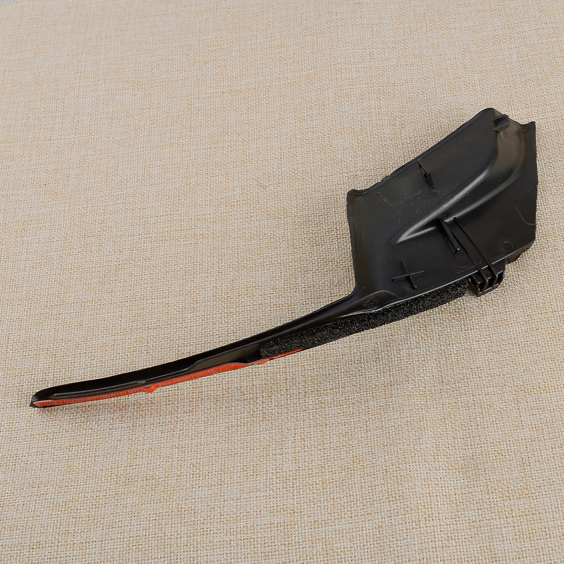 Черная левая сторона крыла уплотнительная накладка на капот 5386708020 Подходит для