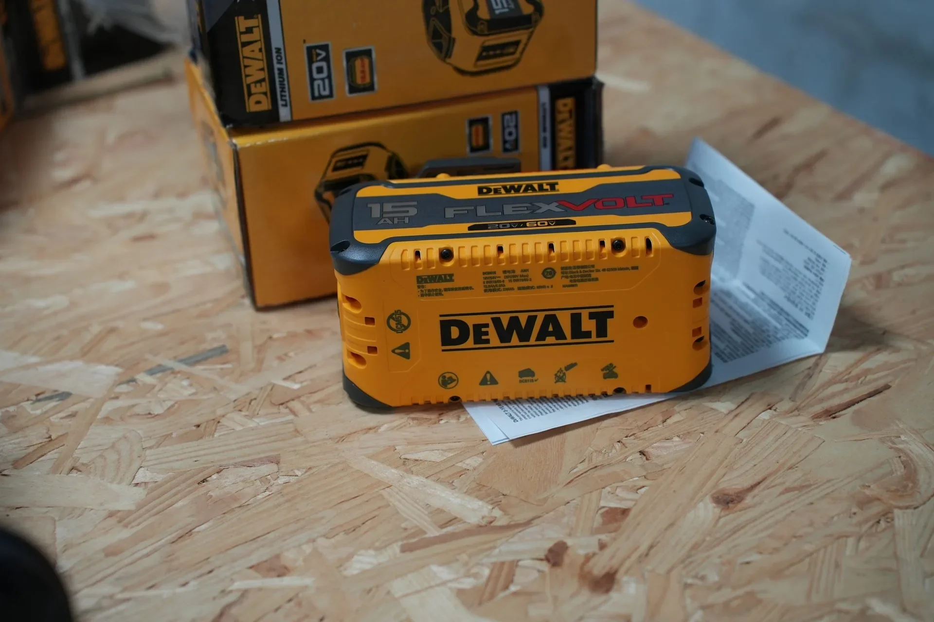 DEWALT DCB615 20 в/60 в FLEXVOLT 15 Ач-/15 0 Ач