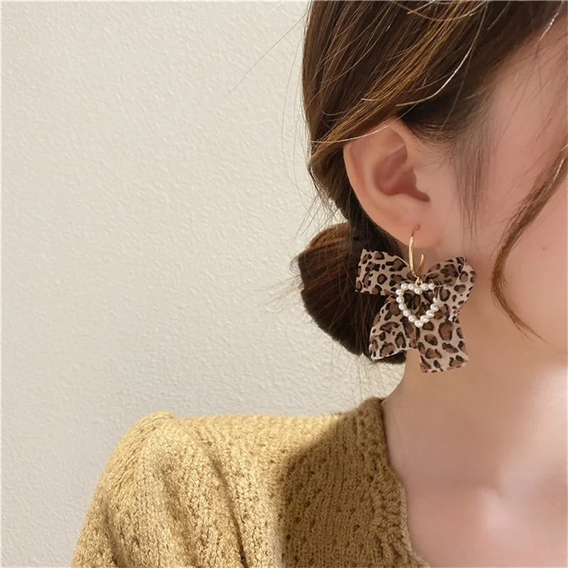 

Sweet Bowknot Earring 1 Pair Korean Pearl Leopard Chiffon Bow Stud Earrings For Women Jewelry Autumn Winter New Trendy