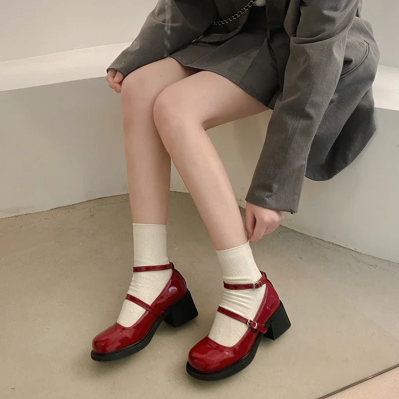 Рисунок 3 - Женские туфли с ремешком на щиколотке