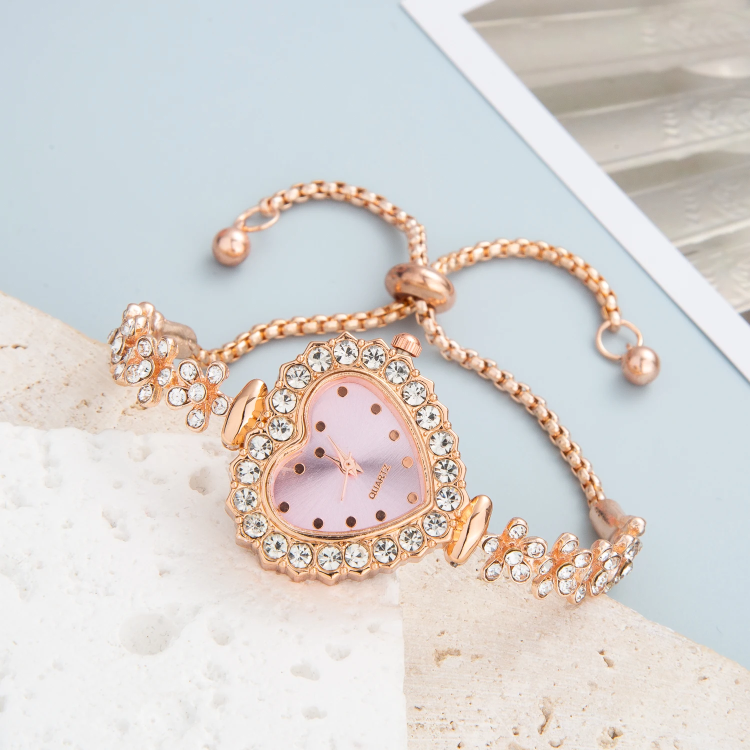 Cute Luxury Bracelet Watch for Women Diamond Heart Crystal Fashion Quartz Wristwatches for Ladies Womans Gifts relógio feminino