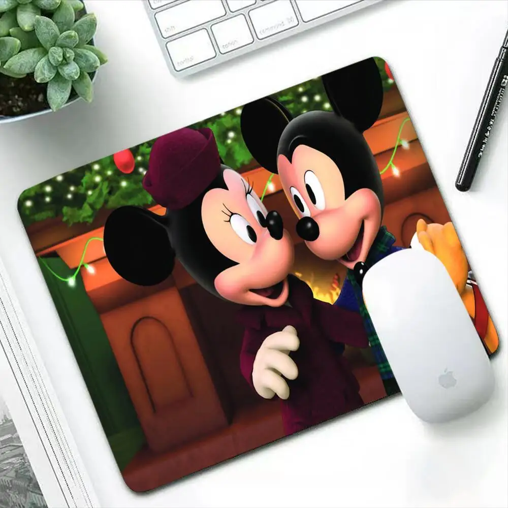 

Небольшой коврик для мыши Disney, Микки и Минни, игровые аксессуары, габинетовый коврик для компьютерного стола, коврик для ноутбука, коврик дл...