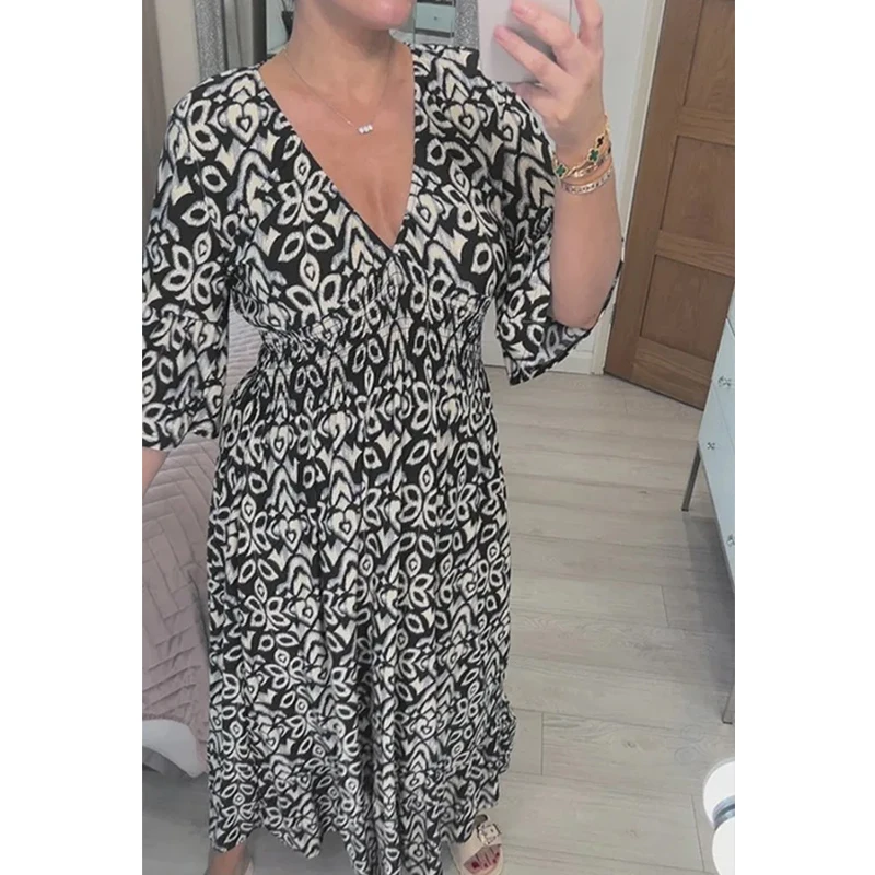 Женское летнее платье-миди с глубоким V-образным вырезом и высокой талией