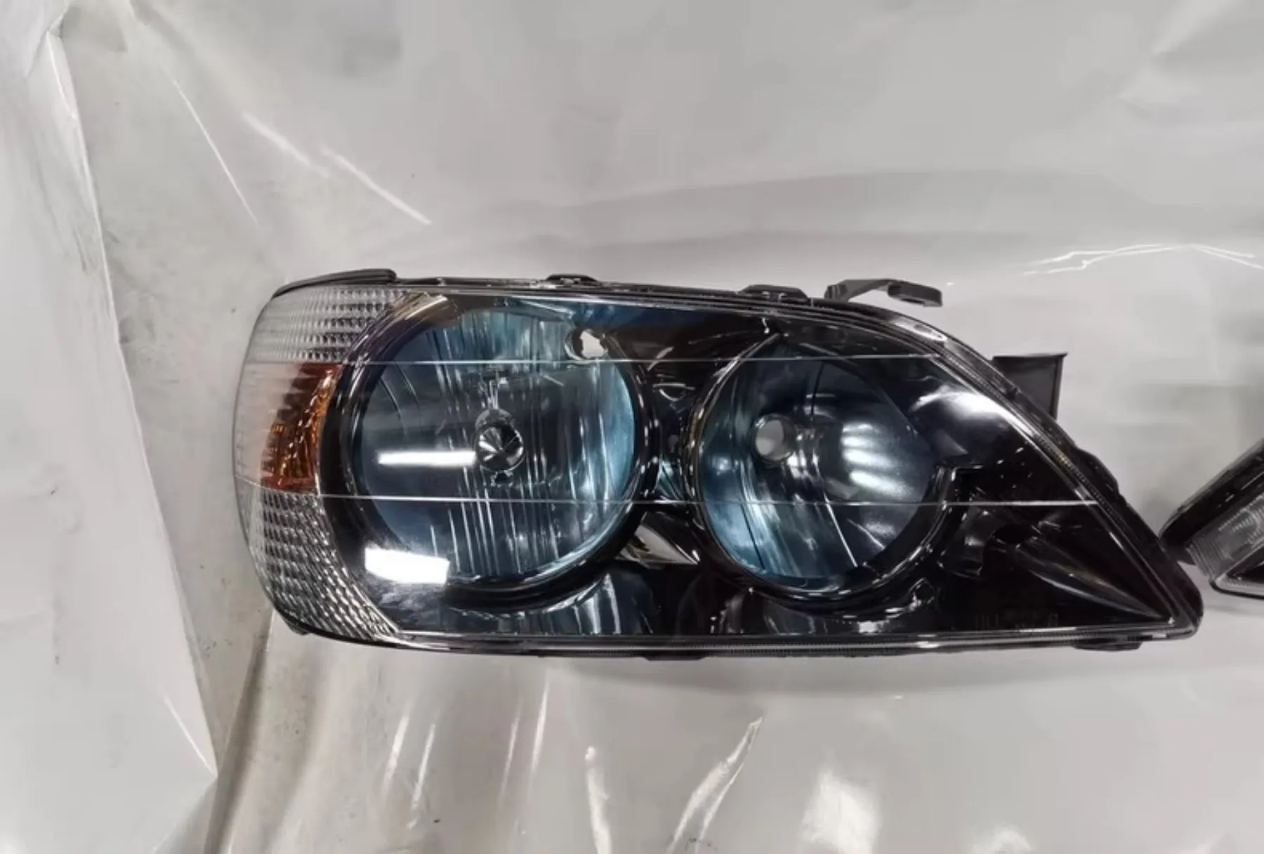 Фото Передняя фара для Lexus IS200 Altezza с указателем поворота №1