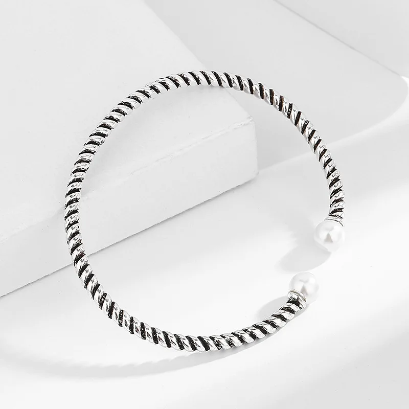 

2022 New Pearl Retro Twist Bracelet Women's Design Simple All-Matching Graceful Distressed Wristband Bracelet Gift