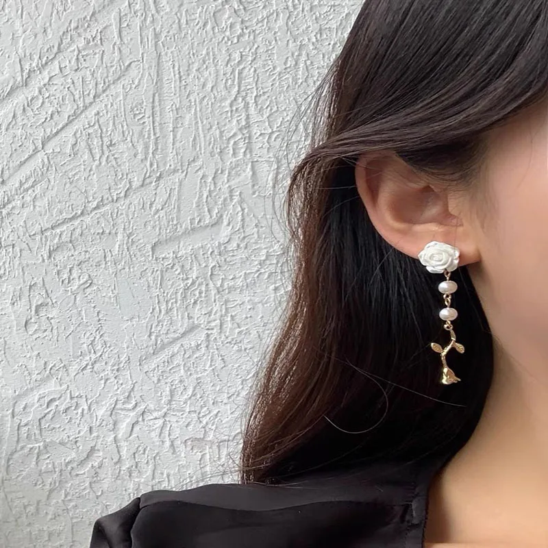 

2022 New Simple Rose Flower Female Fashion Tassel Earrings Pearl National Tide Fairy All-Match