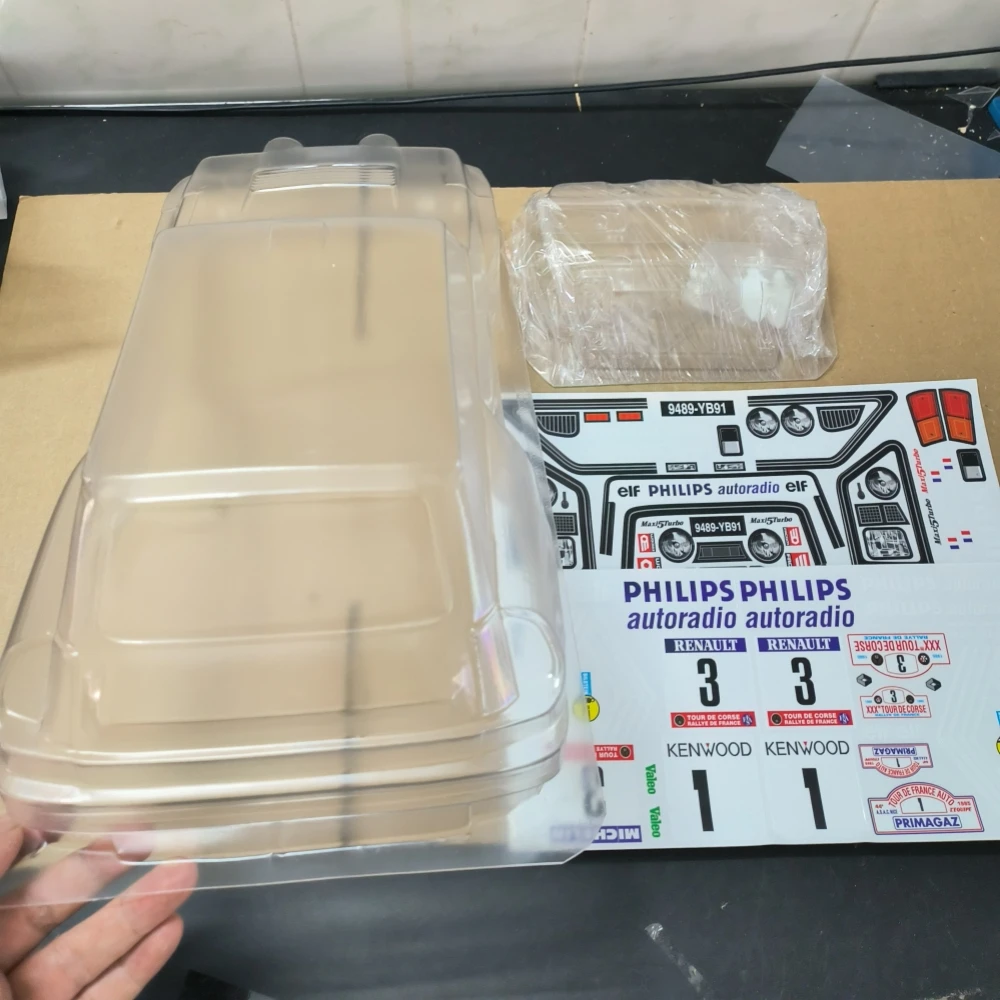 Радиоуправляемый раллийный автомобиль Renaut 5 GT Clear Lexan Body W/Rear Wing &amp Light Buckles/Lirrors