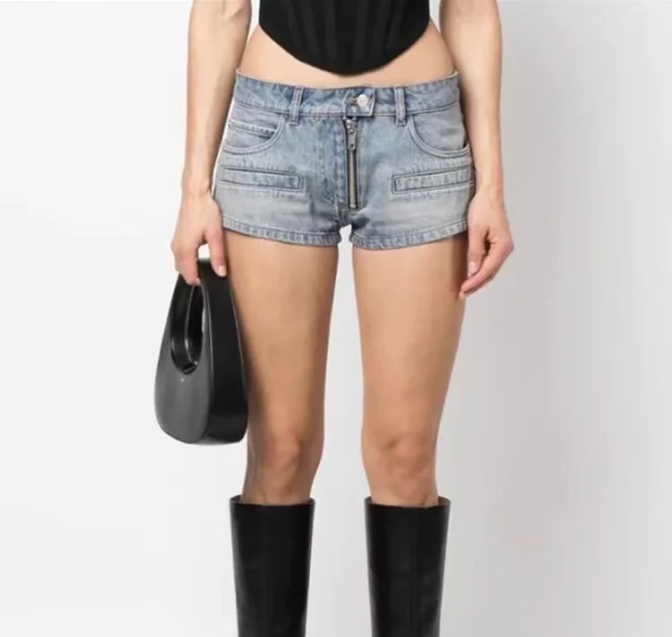 

Women Low Waisted Zippered Denim Slim Fitting Hot Pants Shorts for Spicy Girls
