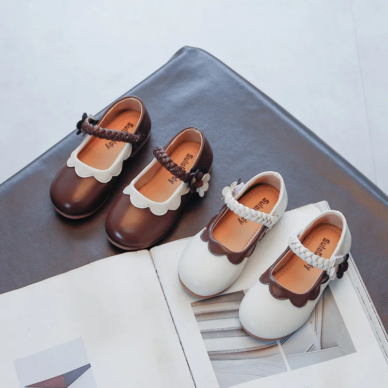 

Детские кожаные туфли, туфли с цветами для девочек, новинка 2022, модные туфли принцессы с мягкой подошвой, обувь для студентов и представлени...