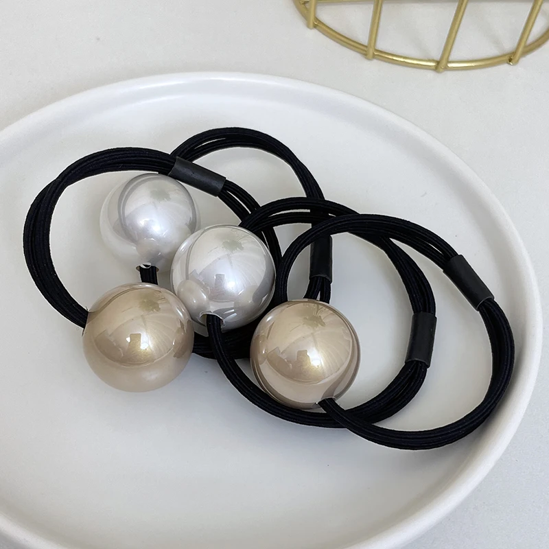 Женская эластичная резинка для волос с жемчужинами в минималистическом стиле