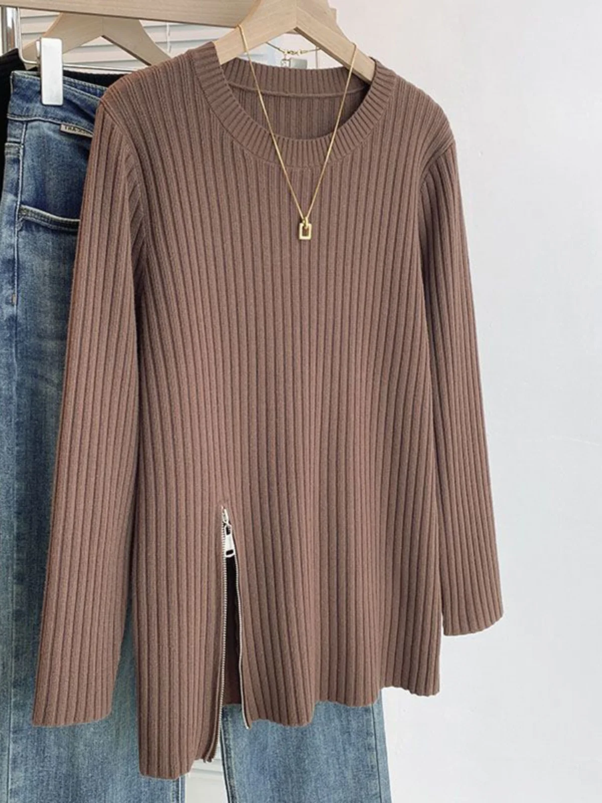 Maillard свитер с круглым вырезом и разрезом на молнии плечах вязаный женский