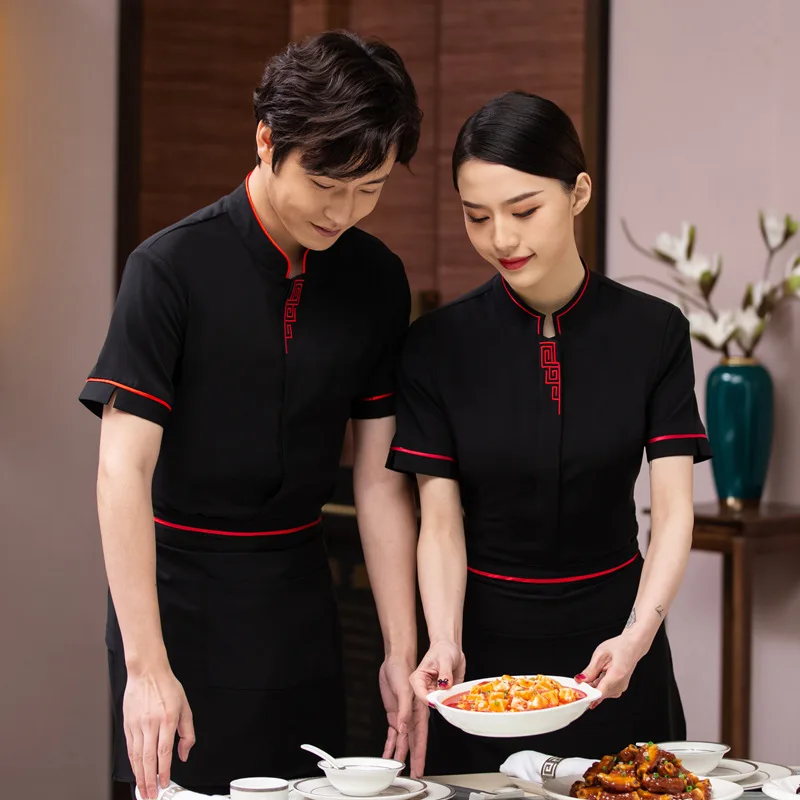 Женская и мужская летняя одежда для лобби ресторана