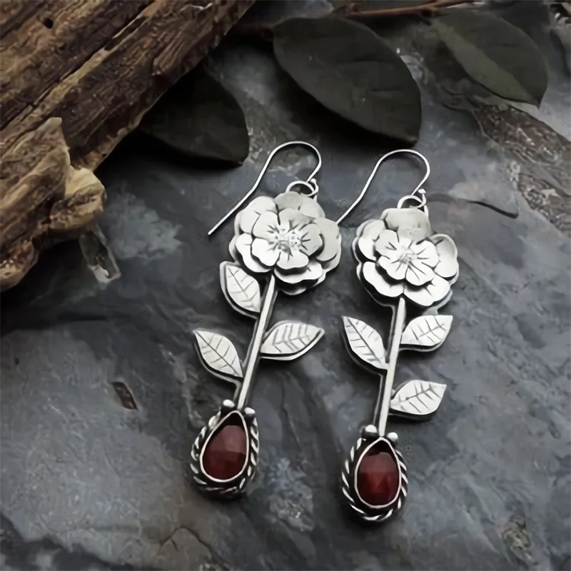 

Vintage Silver Color Carving Leaver Flower Earrings Metal Water Droplet Inlaid with Red Stones Dangle Earrings for Women