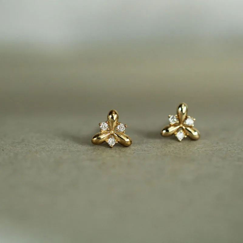 Женские серьги-гвоздики GOLDtutu из цельного золота 9 карат с цветком минимальный