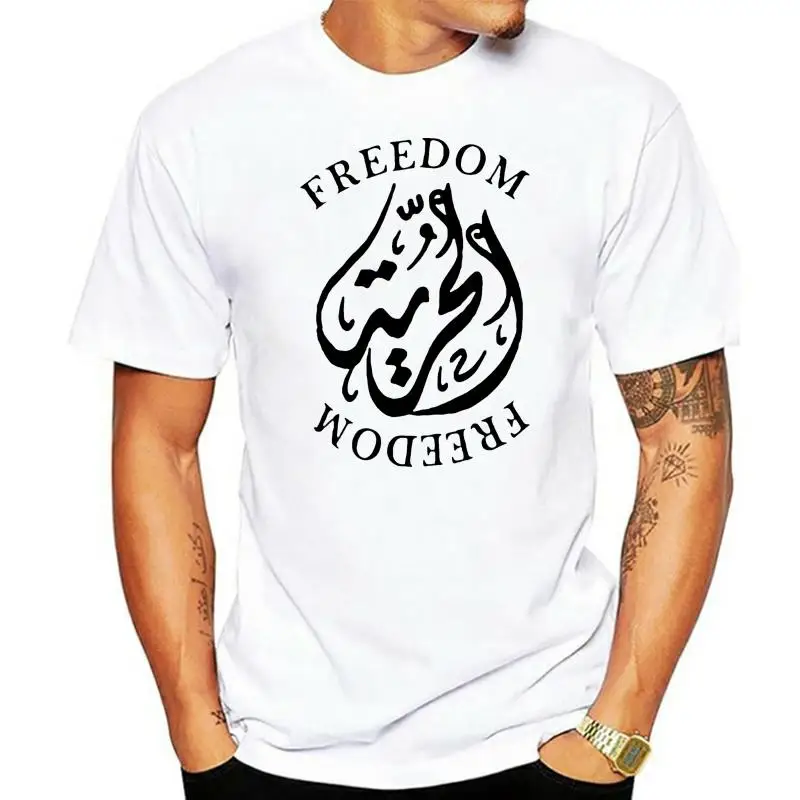 

Футболка с надписью Freedom in Arabic и надписью на английском языке
