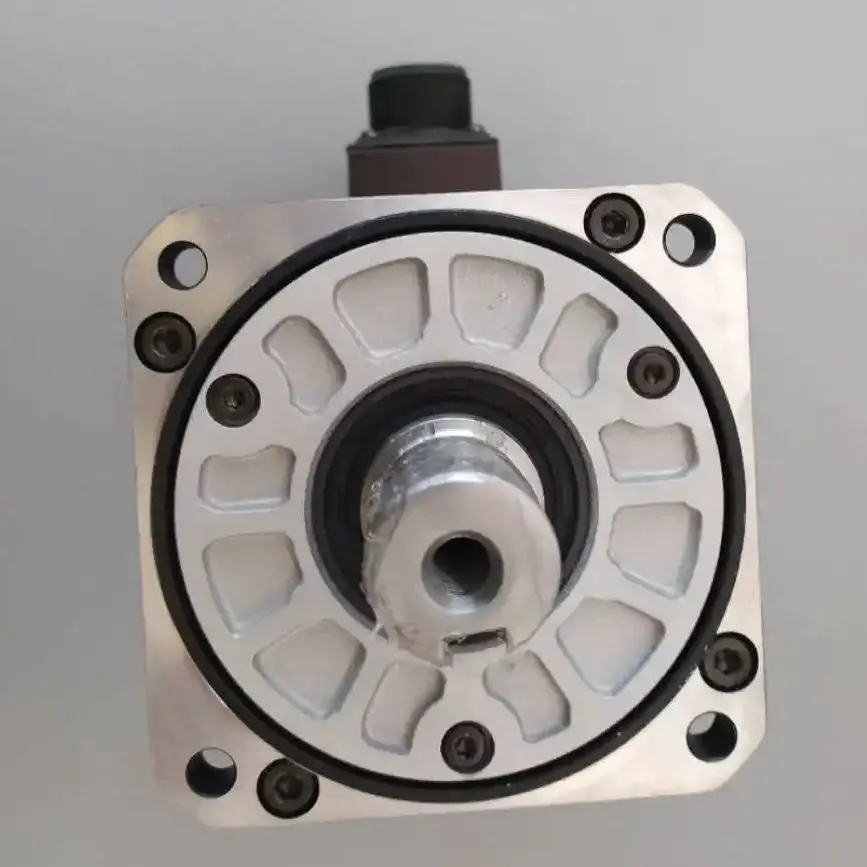 SGMSH-20A2A61 Совершенно новый серводвигатель SGMSH 20A2A61 быстрая доставка