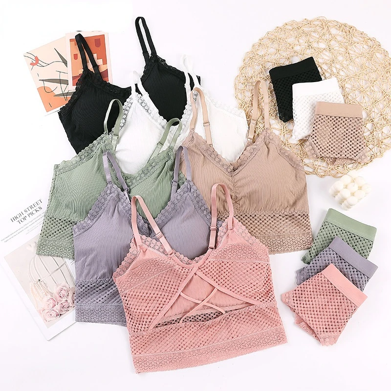 

Комплект женского кружевного нижнего белья с V-образным вырезом