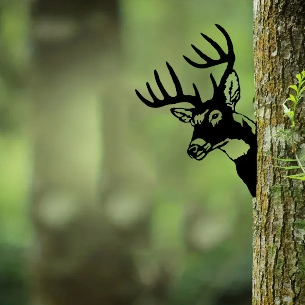 Impart Rustic Beauty to Your Garden с настенным подвесом в железном силуэте стиле оленя.