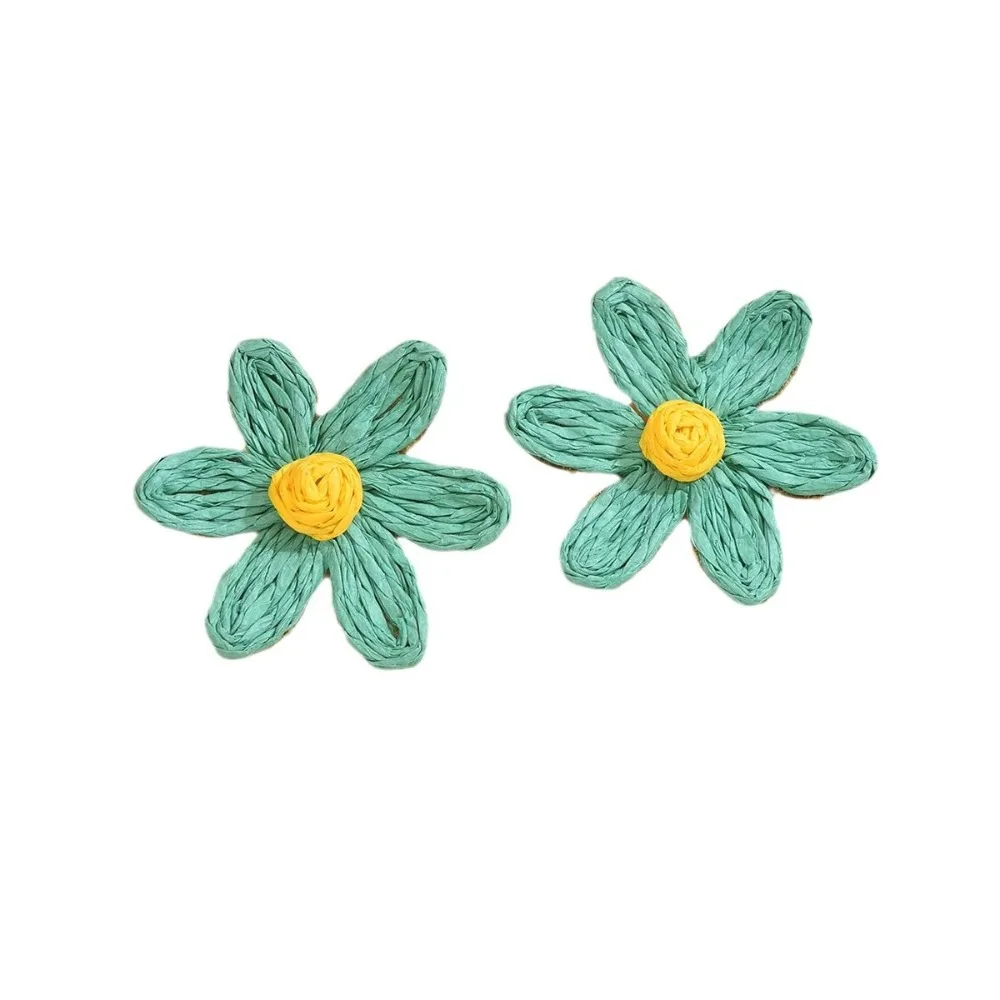 Серьги-гвоздики из рафии с подсолнухом женские
