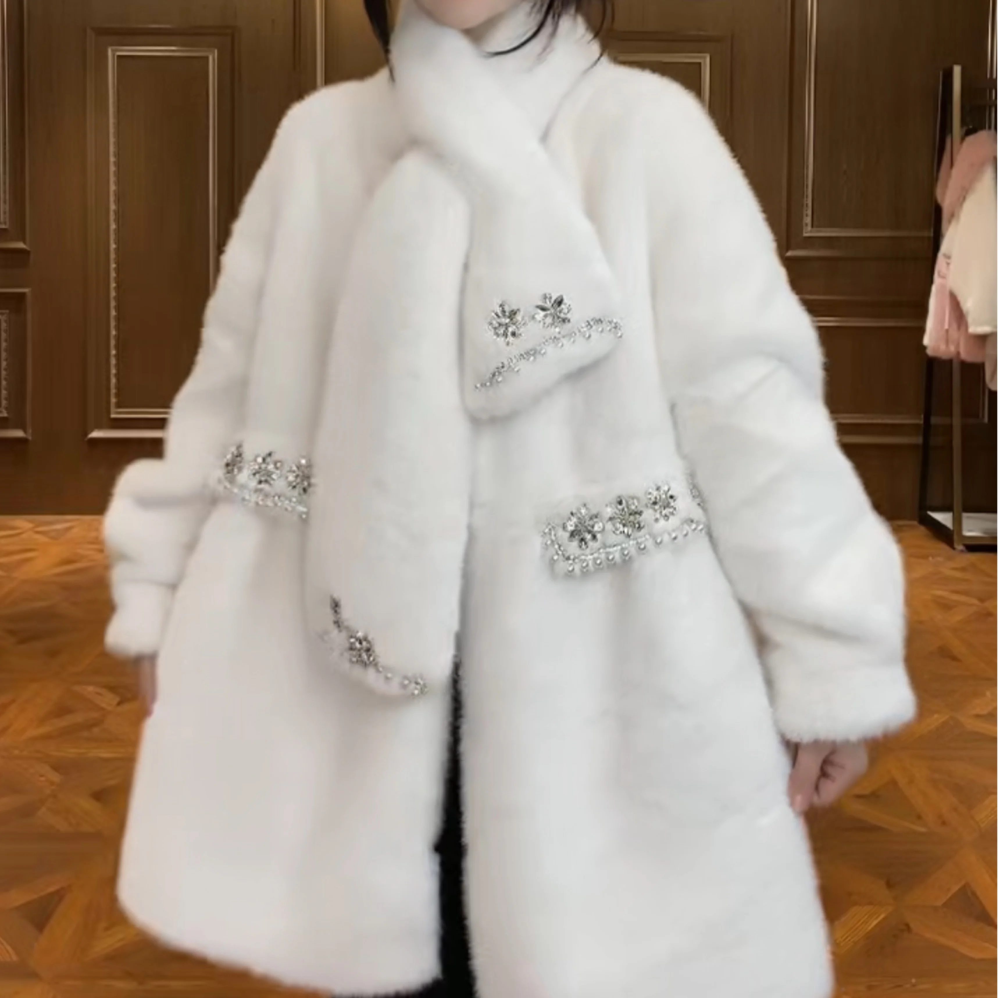 New Women's European Mink Fashion Streetwear Diamonds Warm Fur Coat Ladies 2022 Winter Elegant Casual Trend Office Lady Jacket