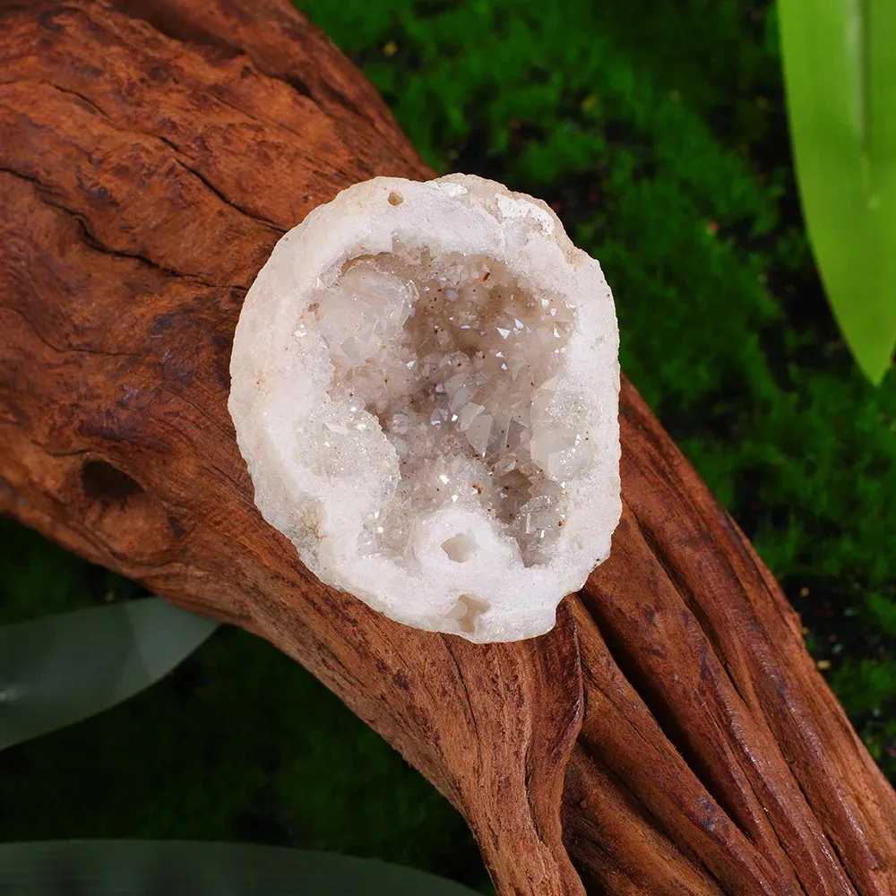 

Природный агат, жеода, кластерный камень, нерегулярный красочный гальваника, друзы, чакра, камни, минеральная аура, образец домашнего декора, удача