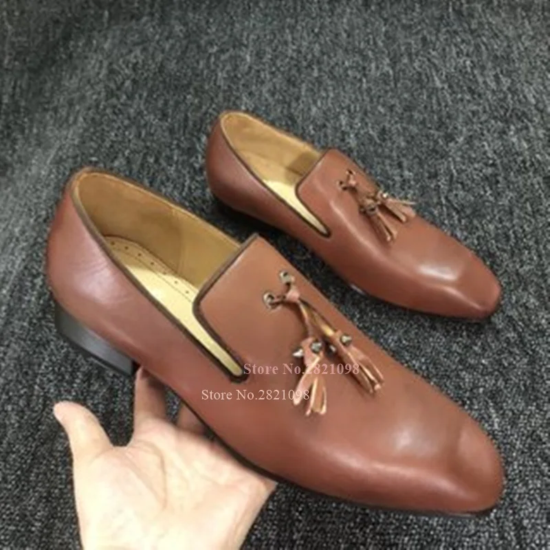 Мокасины мужские из лакированной кожи туфли на низком блочном каблуке бахрома