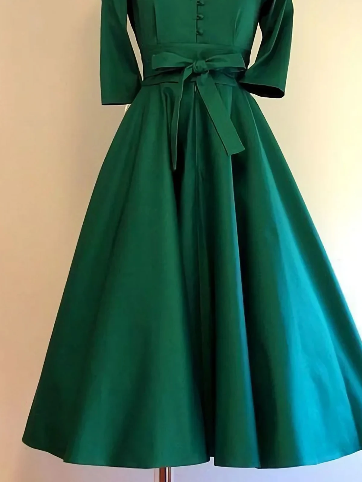 Женское платье-трапеция с рукавом 2024