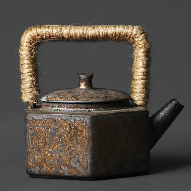 

Керамика в японском стиле, керамический горшок ручной работы с изображением печи