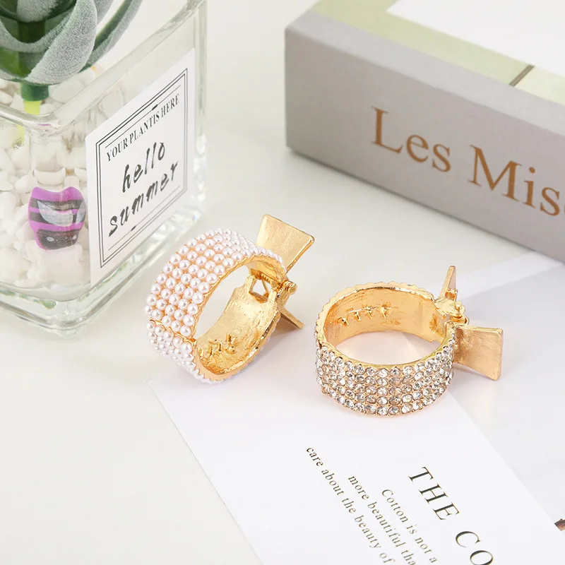 Рисунок 5 - Новинка, стильная заколка для хвоста с высокой талией