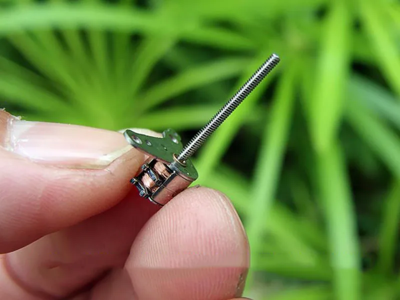 

2-phase 4-wire Micro Mini Miniature 6mm Precision Stepper Motor Stepping 17mm Long Shaft Linear Screw Digital Camera Lens