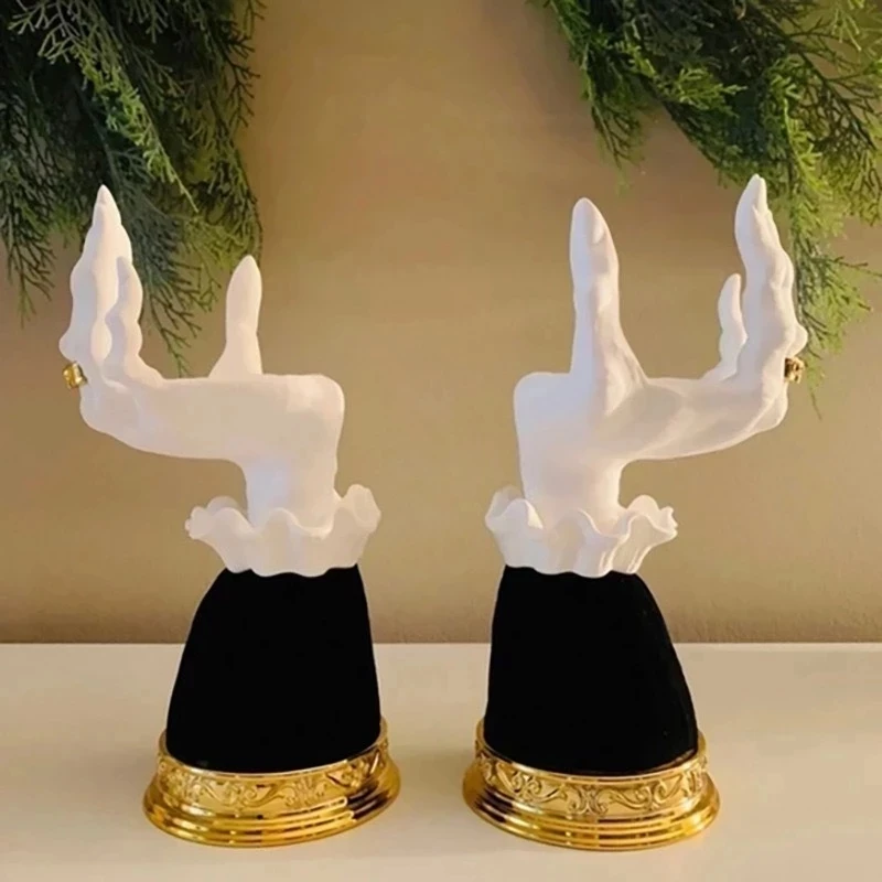 

2023 Halloween Resin Witch Hand Candlestick Creative Ghost House Decoration Palm Candle Holder Art Crafts Ornaments